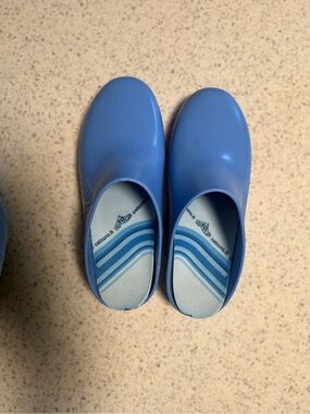 Calzuro Waterproof Slip-On Clogs in Light Blue Size 39-40